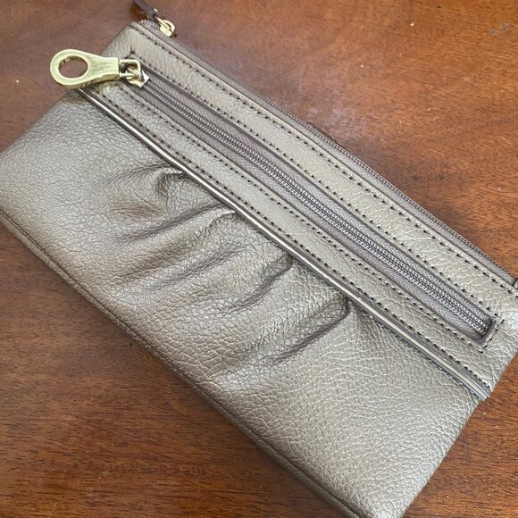 Relic By Fossil Womens Tan Faux Leather Wallet With Multiple Compartments & Snap - Picture 1 of 8